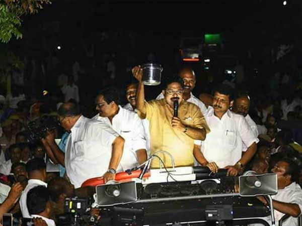తిరగబడిన ఓటర్లు