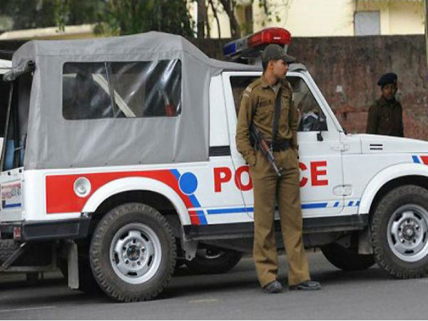 సొంతగా యూనిఫాం, ఐడీ కార్డులు...