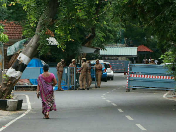 దీపా, దీపక్ కు పరిహారం !