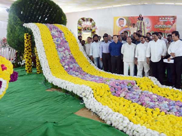 స్పెషల్ ఎట్రాక్షన్ ఫ్లవర్ షో...