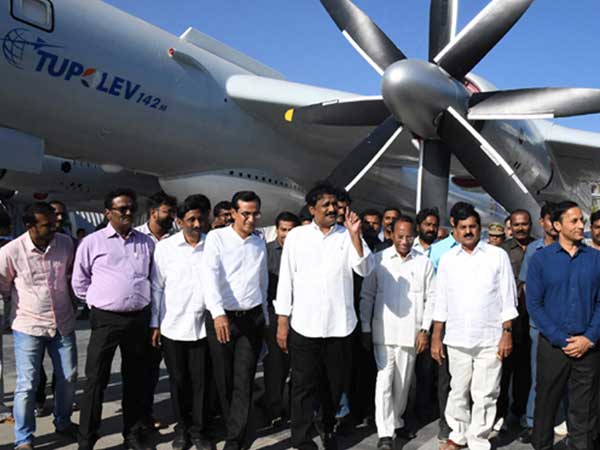 సెంటర్ ఆఫ్ ఎట్రాక్షన్...ఫైటర్ విమానం...