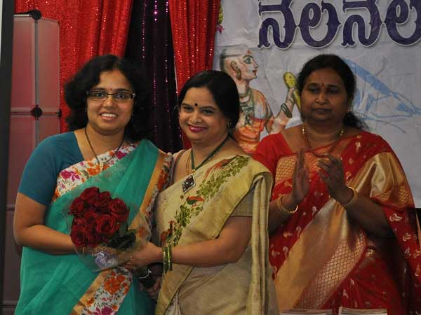 ప్రార్థనా గీతంతో ప్రారంభం