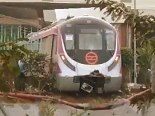 Delhi Metro train crashes into wall, days before PM Modi inaugurates Magenta line Delhi Metro train crashes into wall, days before PM Modi inaugurates Magenta line