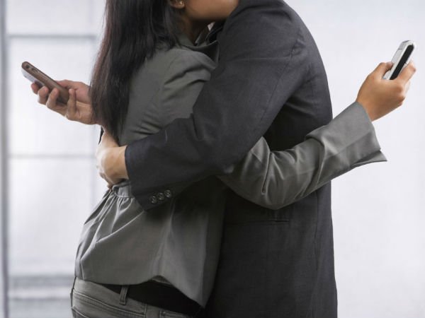 Blackmailed by Bar Dancer, Businessman Loses Rs.27.5 Lakh Blackmailed by Bar Dancer, Businessman Loses Rs.27.5 Lakh