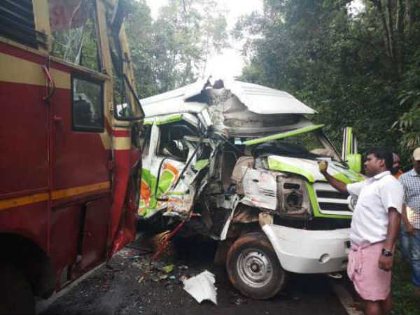 14 ap police men injured in bus and car collision in kerala 14 ap police men injured in bus and car collision in kerala