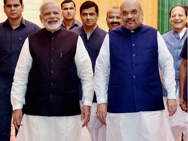 PM Modi, Amit Shah suspend Gujarat poll campaign over Cyclone Ockhi PM Modi, Amit Shah suspend Gujarat poll campaign over Cyclone Ockhi
