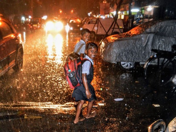 Cyclone Ockhi to make landfall in Mumbai, Gujarat Cyclone Ockhi to make landfall in Mumbai, Gujarat