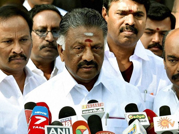 OPS calls Dhinakaran '420' and liar OPS calls Dhinakaran '420' and liar