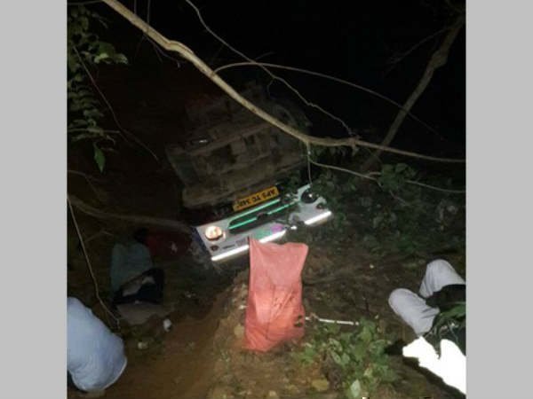 3 killed, 9 injured as van Falls Down Valley 3 killed, 9 injured as van Falls Down Valley