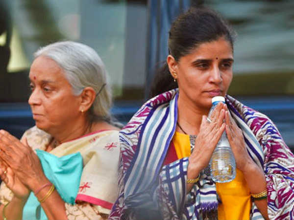 Qatil Beta': Kulbhushan Jadhav's Mother, Wife Harassed By Pak Media Qatil Beta': Kulbhushan Jadhav's Mother, Wife Harassed By Pak Media