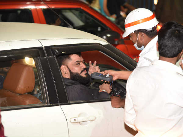 మరో వాహనంలో వెళ్లిన ప్రదీప్