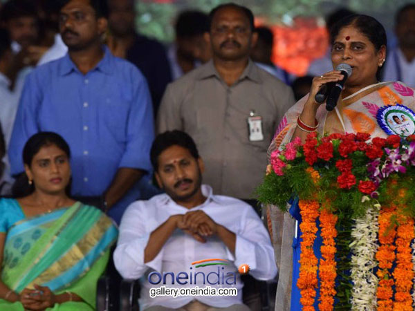 అందుకే వైసీపీకి నిజమైన నేతల కరువు
