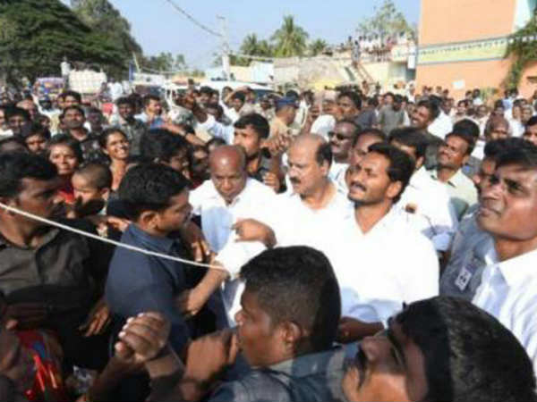 బహిరంగ సభ...తీవ్ర విమర్శలు...