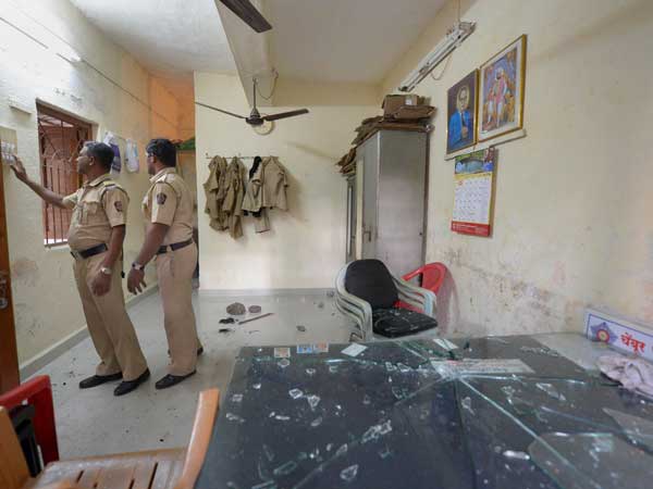 12 గంటలపాటు హోరాహోరీగా...