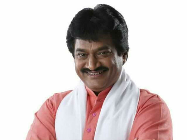 పోలీసుల చేతికి 10 వీడియోలు