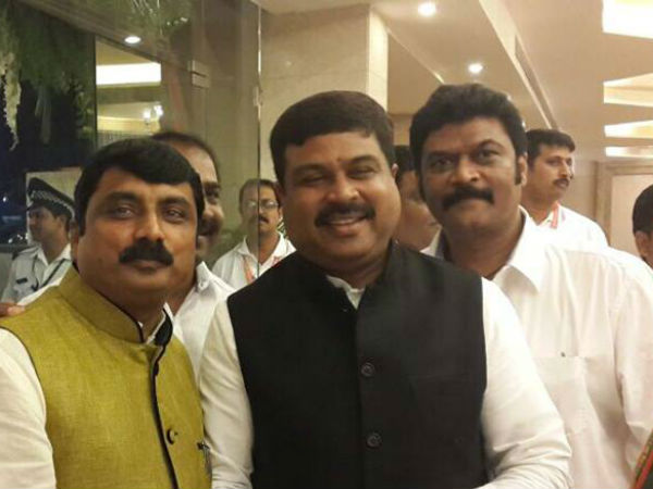 మంత్రిగా పని చేసిన సింగ్