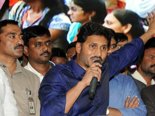 మళ్లీ అందర్నీ తినేస్తోంది...