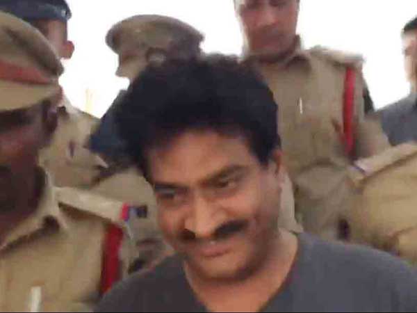 కెమెరాను ఫిక్స్ చేసేందుకు వారం రోజులు కష్టపడ్డాను