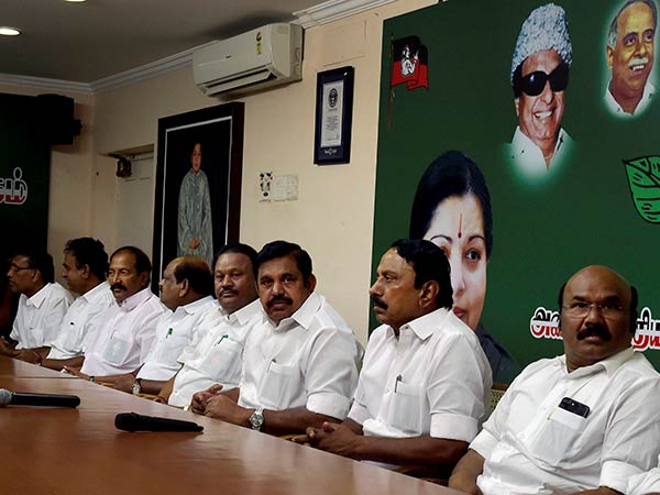 డీకొట్టిన పన్నీర్ సెల్వం
