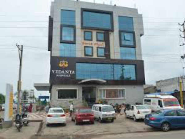 ఒకరి మీద ఒకరు...తప్పించుకునేందుకు...