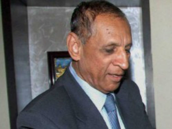 వారికి గవర్నర్ చురకలు
