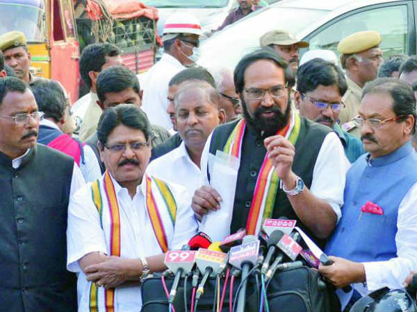 మీ దగ్గరకు రావడమే వేస్టన్న కాంగ్రెస్ నేతలు