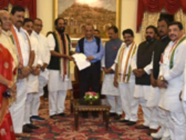 ఇసుక మాఫియా ఆగడాలను వివరించిన కాంగ్రెస్ నేతలు