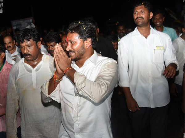 సార్, జాబ్ గ్యారెంటీ ఇస్తారా?