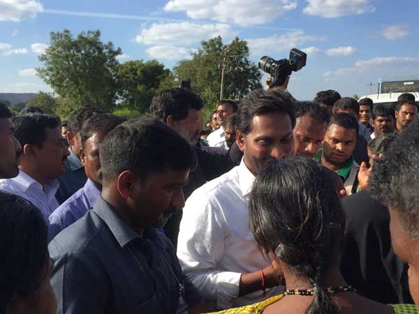 నా తండ్రి ఒక్క అడుగేస్తే, నేను రెండు వేస్తా