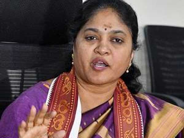 అలంకారం చేసి ఫోటోలు పంపాలని