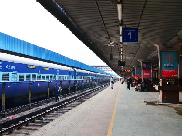 Delayed train status: Railways extends free SMS service to 1,373 trains Delayed train status: Railways extends free SMS service to 1,373 trains
