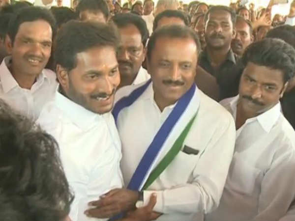 జగన్ సమక్షంలో వైసీపీలోకి