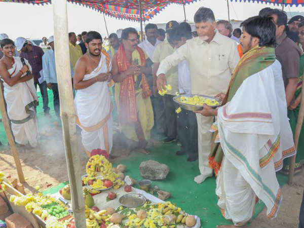 పాదయాత్ర ఎందుకు చేస్తున్నారో?