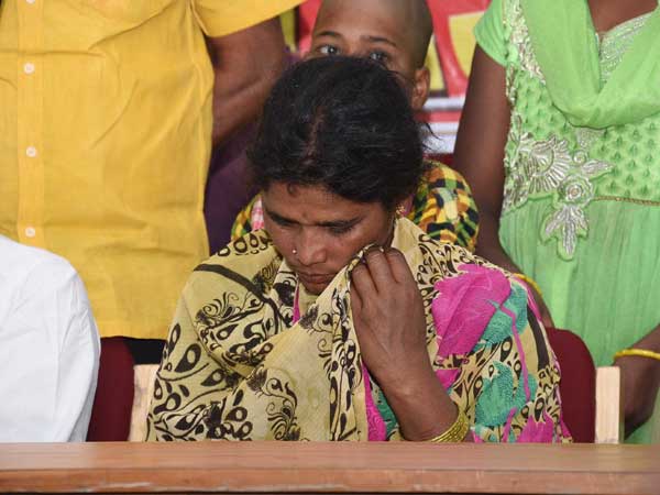 సాయిలు భార్య కన్నీరు మున్నీరు...