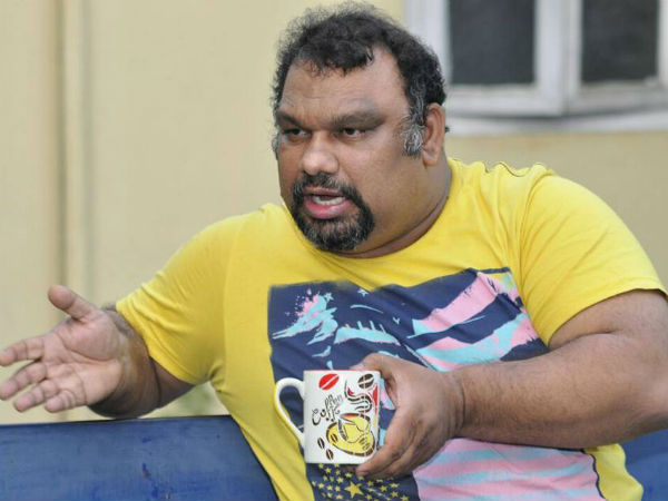 పరాయి ఆడవాళ్లపై మాట్లాడుతావా?