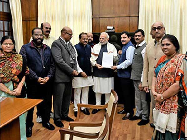 మళ్లీ టిడిపి ఎంపీలతో కలసి...