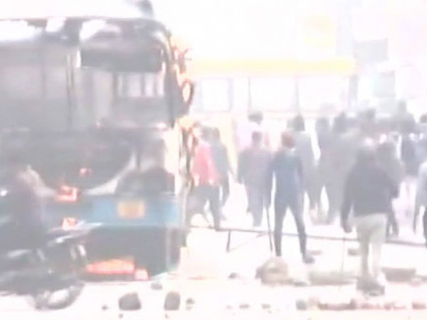 దుకాణాల ధ్వంసం, వాహనాలకు నిప్పు...