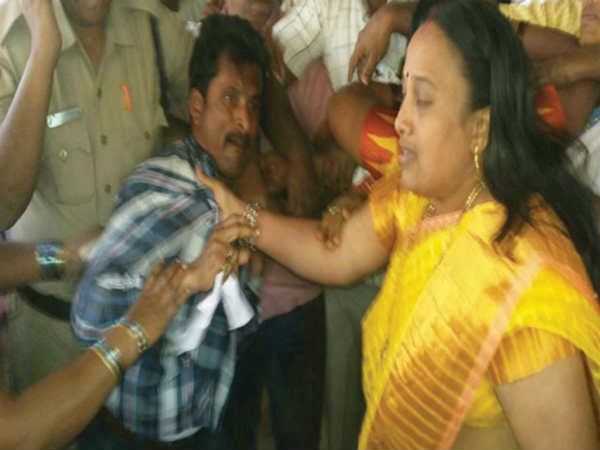 అధికారి వివరణ...నేతల దాడి...