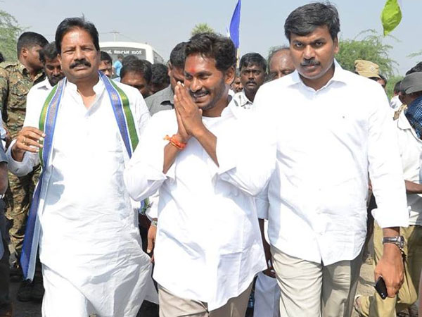 పాదయాత్రలో జగన్