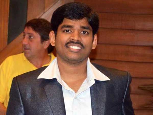 వారిద్దరు ఉద్యోగులు కావడంతో...