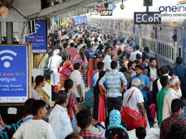 జనరల్ బోగీల్లో ఇబ్బందికరంగా ప్రయాణం