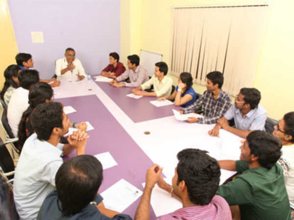 సాంకేతికతకు పెద్దపీట వేస్తున్న ప్రైవేట్ ఇంజినీరింగ్ సంస్థలు