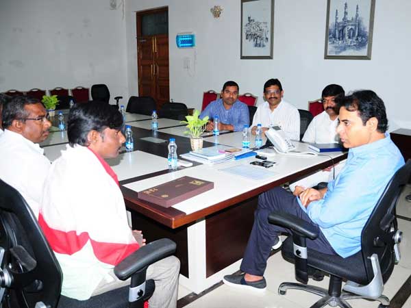 గ్రామసభలో పాల్గొనడానికి కెటిఆర్ వచ్చినప్పుడు