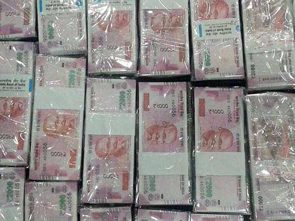 ఎయిర్ సెల్, మ్యాక్సిస్