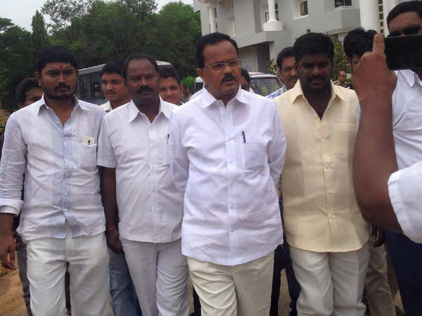 1999లోనే కాంగ్రెస్ తరపున పోటీ చేయాల్సి వచ్చింది