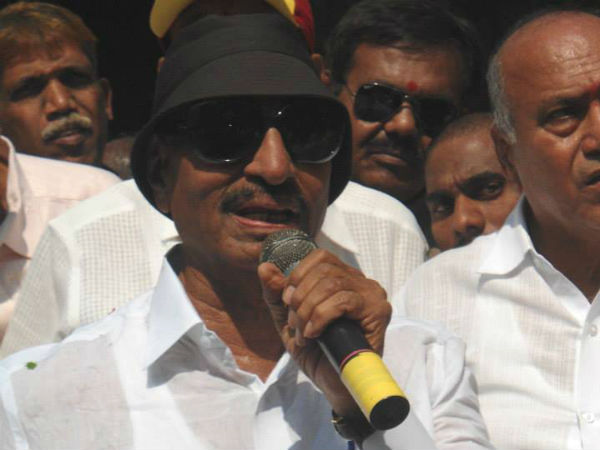 కర్ణాటకకు రావడం నేరం