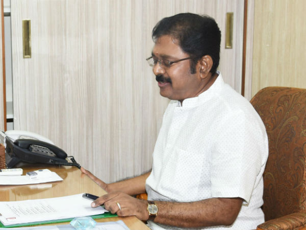 దినకరన్ బహుమతి ఇదీ...