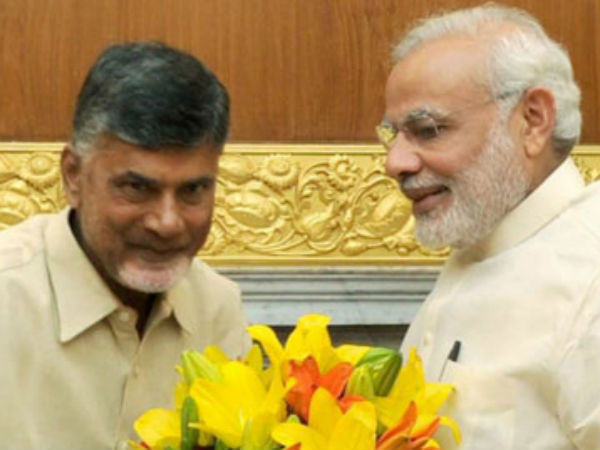మోడీ ముందు...ప్రణమిల్లుతున్నట్లు...