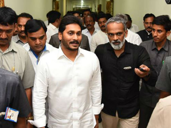 వంగవీటి రాధా స్పష్టత ఇవ్వాలి