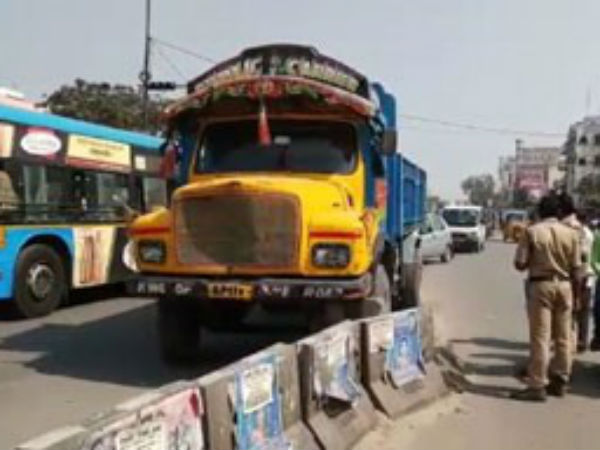జనాలు తలో దిక్కు పరుగు...